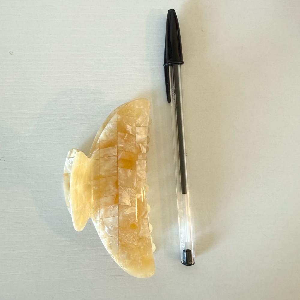 Machete Heirloom Claw Clip (in Sea Shell Checker)